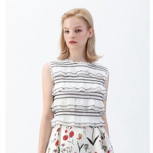 CHICWISH TIERED ORGANZA SLEEVELESS CROP TOP